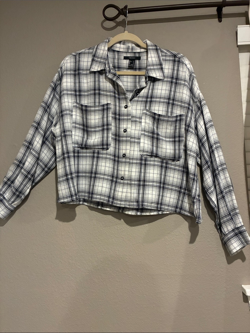 Woman’s Plaid Button-Up Shirt Jacket - White & Black
